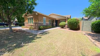 Main picture of 3742 E Comstock Dr