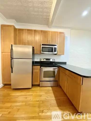 Main picture of 517 E 82nd St
