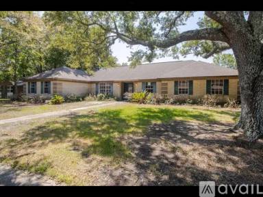 Main picture of 750 Canterbury Dr