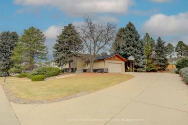 Main picture of 5505 S Emporia Cir