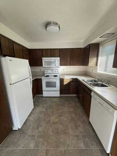 Main picture of 401 Madrona Ave SE