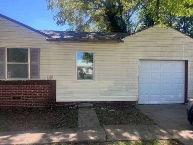 Main picture of 528 E 49th Pl N