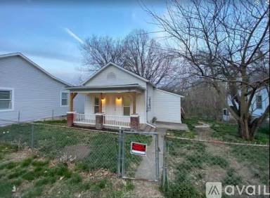 Main picture of 513 Lawrence Ave