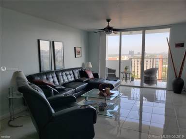 Main picture of Commodore Condo