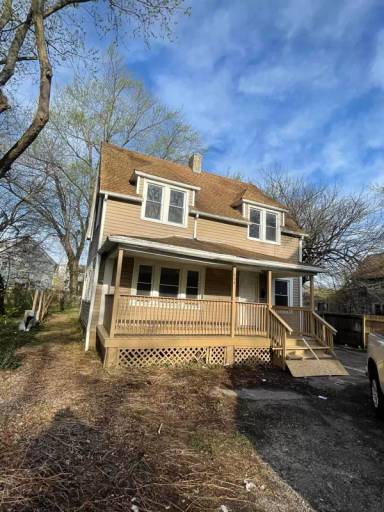 Main picture of 602 E 99th St