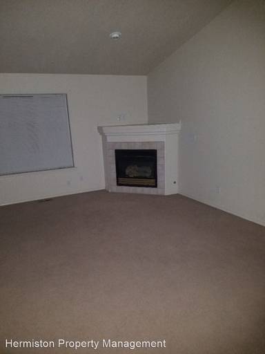 Main picture of 2477 Curlew St