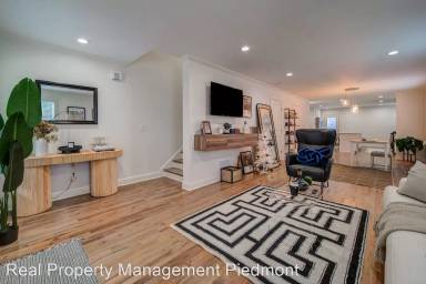 Main picture of 639 Lester St NW
