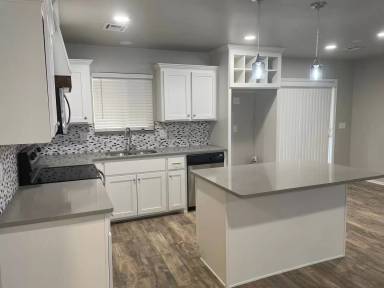 Main picture of 218 Falcon Ct