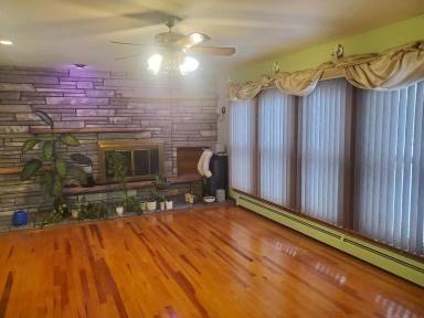 Main picture of 4650 Elizabeth St