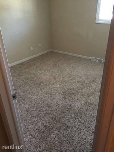 Main picture of 1199 S Monaco Pkwy