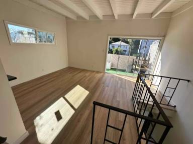 Main picture of 1544 S Beverly Glen Blvd
