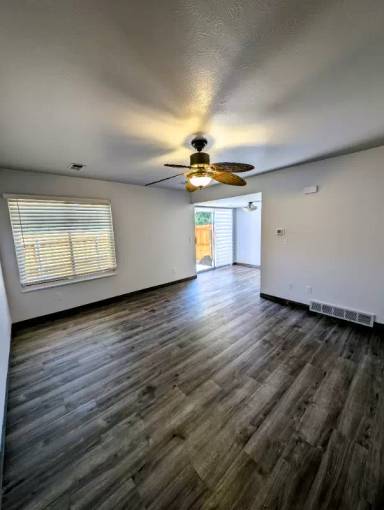 Main picture of 7999 Chase Cir