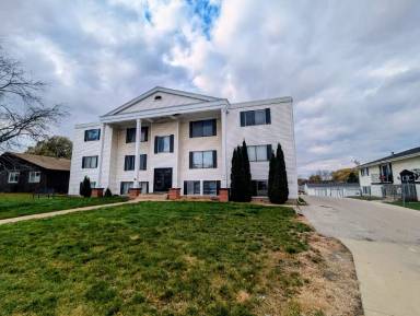 Main picture of 3768 W 9th St