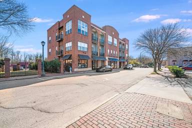 Main picture of 135 S Lee St