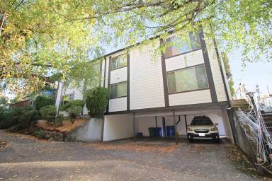Main picture of 2903 SE Pine St
