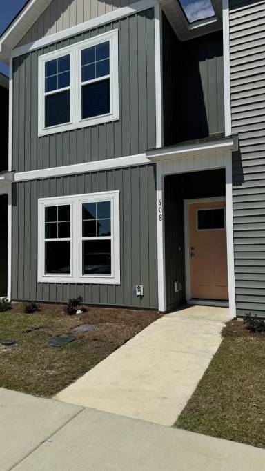 Main picture of 608 Jacks Crossing Dr