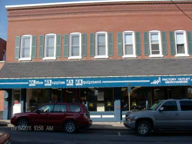 Main picture of 221 Elm St