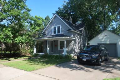 Main picture of 665 23rd Ave NE