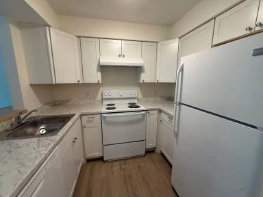 Main picture of 2728 W Maplewood Ave