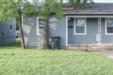 Main picture of 120 W Avenue A