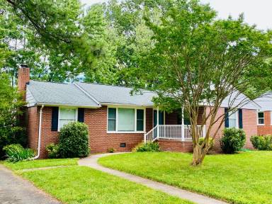 Main picture of 2210 Manlyn Rd
