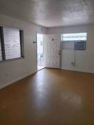Main picture of 126 SW 18th Ave
