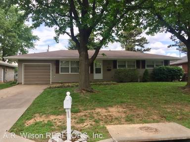 Main picture of 2149 E Monroe St