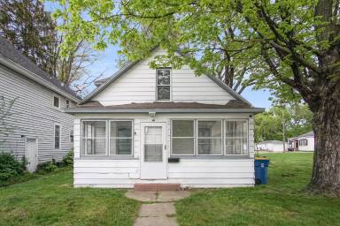 Main picture of 842 E 3rd St