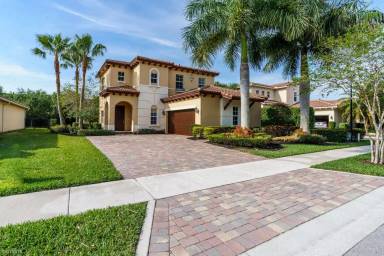 Main picture of 110 Crab Cay Way