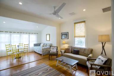 Main picture of 403 Gillespie St