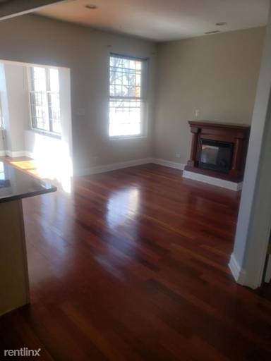 Main picture of 4209 S Michigan Ave