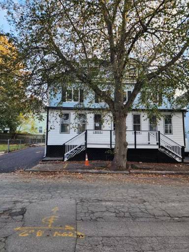Main picture of 38 Simon St
