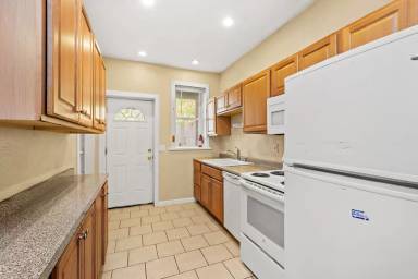 Main picture of 2721 Pyramid Ave