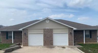 Main picture of 21049 Homer St