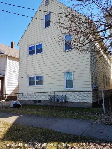 Main picture of 321 E 2nd St