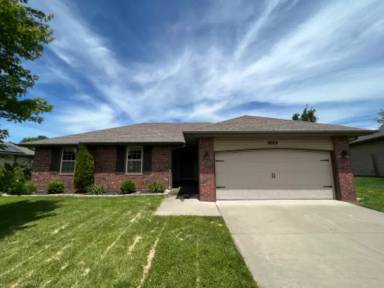 Main picture of 752 N Cox Ave