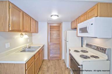 Main picture of The Pointe at Devon Court