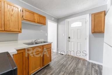 Main picture of 906 Laurel St