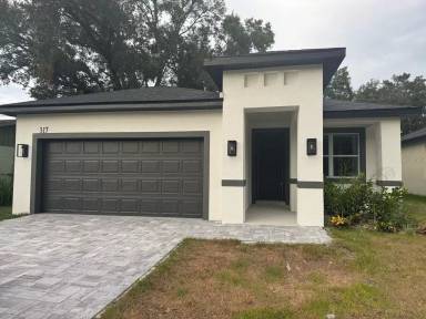 Main picture of 317 Mandrake St