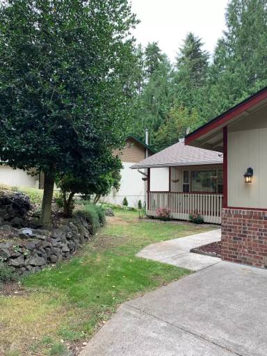 Main picture of 18525 Woodside Dr SE