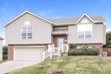 Main picture of 802 Derby St