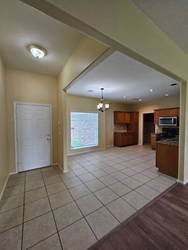 Main picture of 908 N Janeway Ave