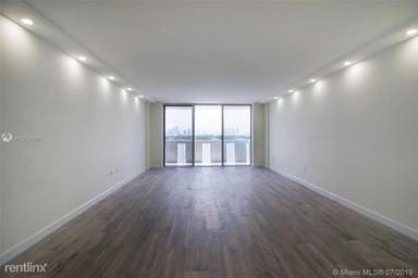 Main picture of South Bay Club
