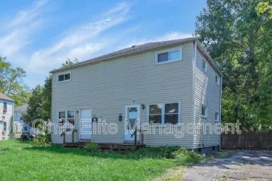 Main picture of 900 Racine Ave