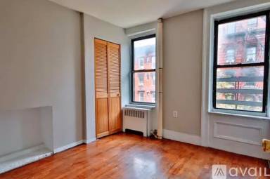 Main picture of 11 E 16th St