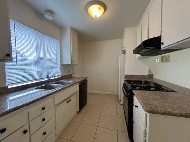 Main picture of 906 Estrada Ct