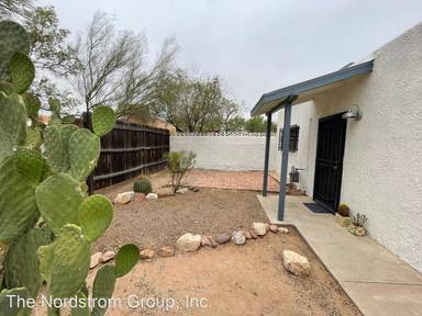 Main picture of 1071 E Seneca St