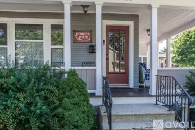 Main picture of 120 S 2nd St