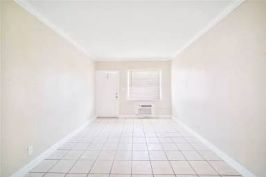 Main picture of 700 NW 14th Ter