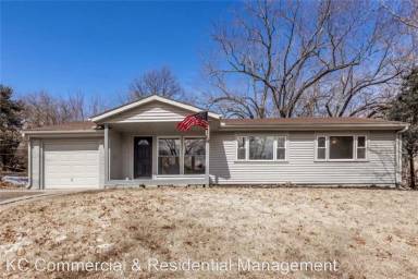Main picture of 908 NE 61st St